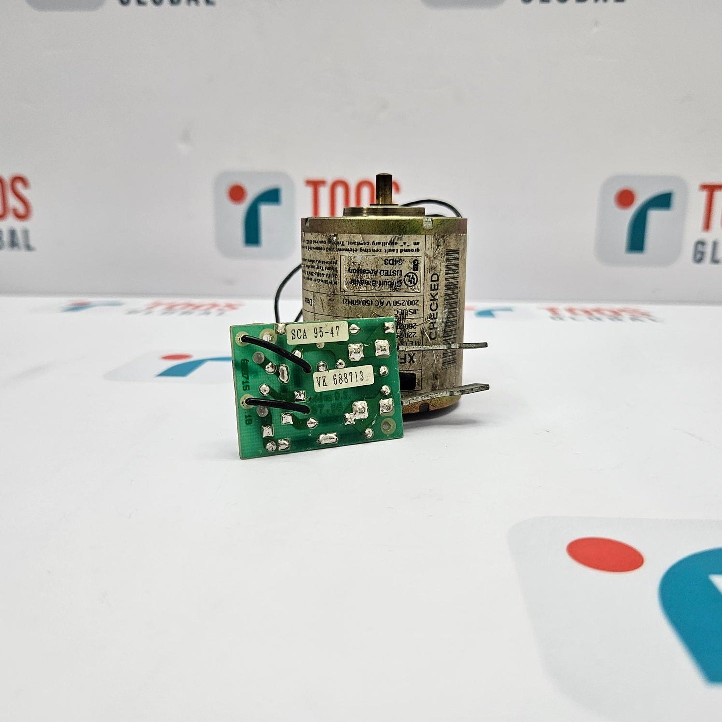 MERLIN GERIN 685 658 XF-E CLOSING RELEASE CIRCUIT BREAKER