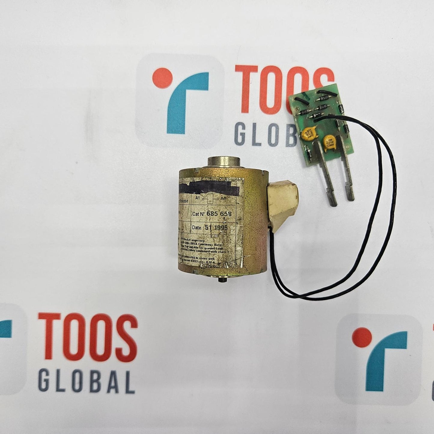MERLIN GERIN 685 658 XF-E CLOSING RELEASE CIRCUIT BREAKER