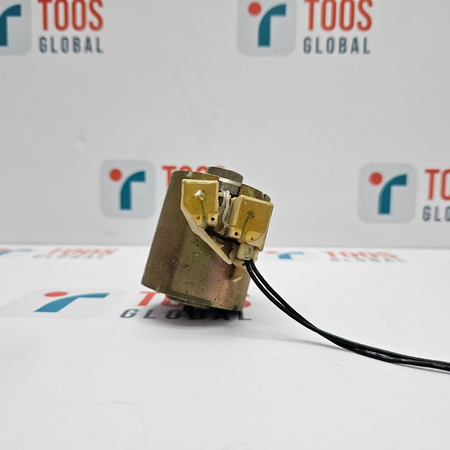 MERLIN GERIN 685 658 XF-E CLOSING RELEASE CIRCUIT BREAKER