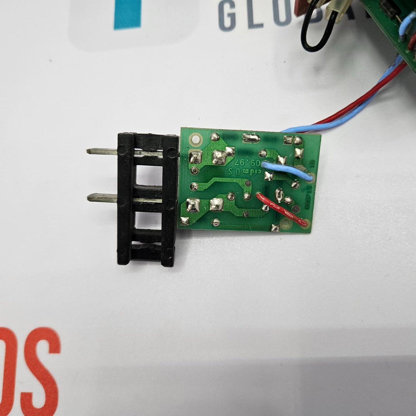 Merlin Gerin MNR-UV Undervolatge Release 685 692