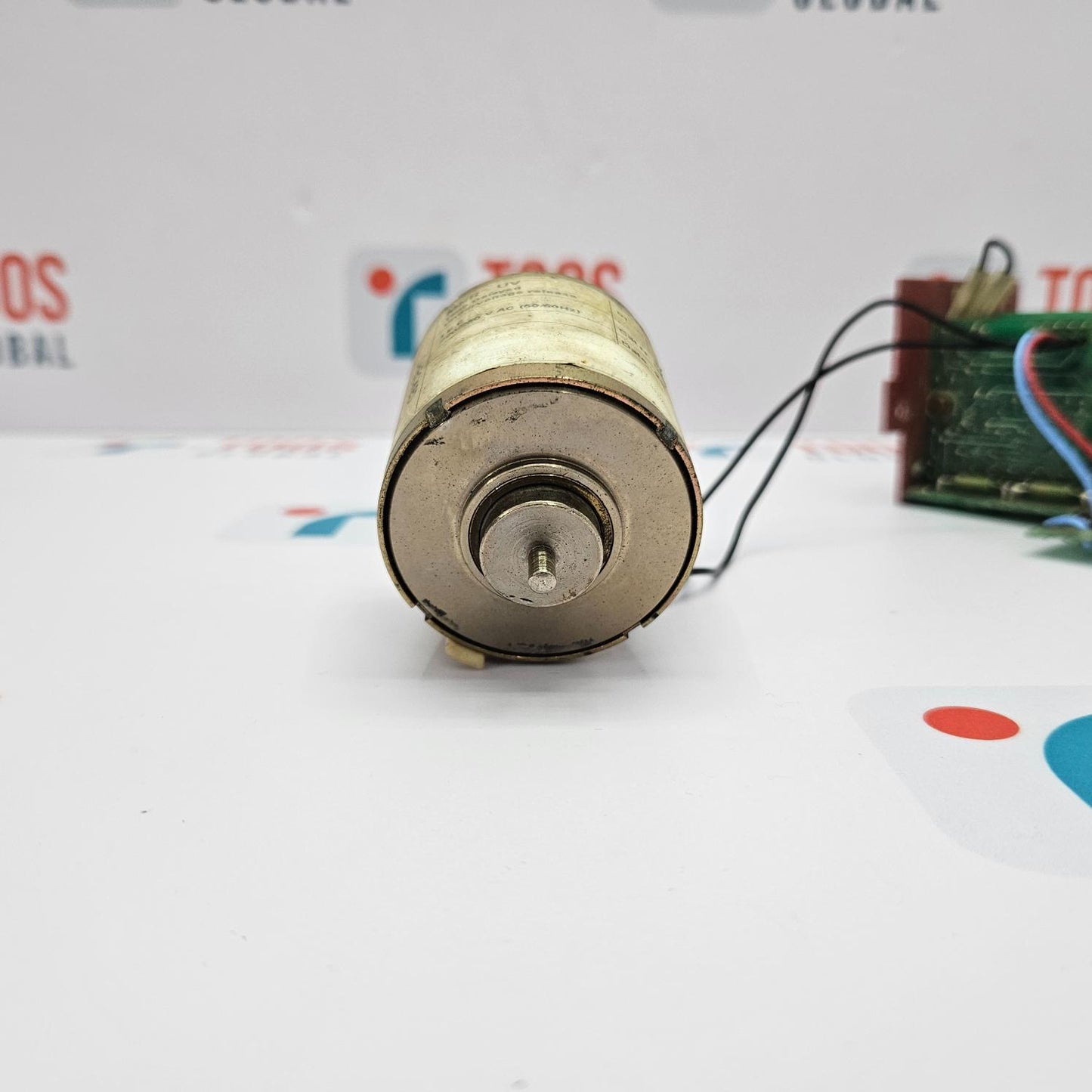 Merlin Gerin MNR-UV Undervolatge Release 685 692