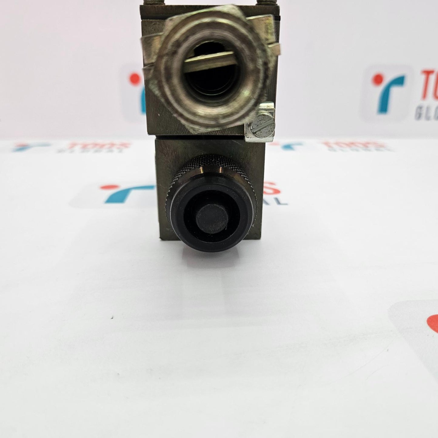 Rexroth R900935387 Hydraulic Valve D60/EG24NEXZ2 With GZ45-2-A