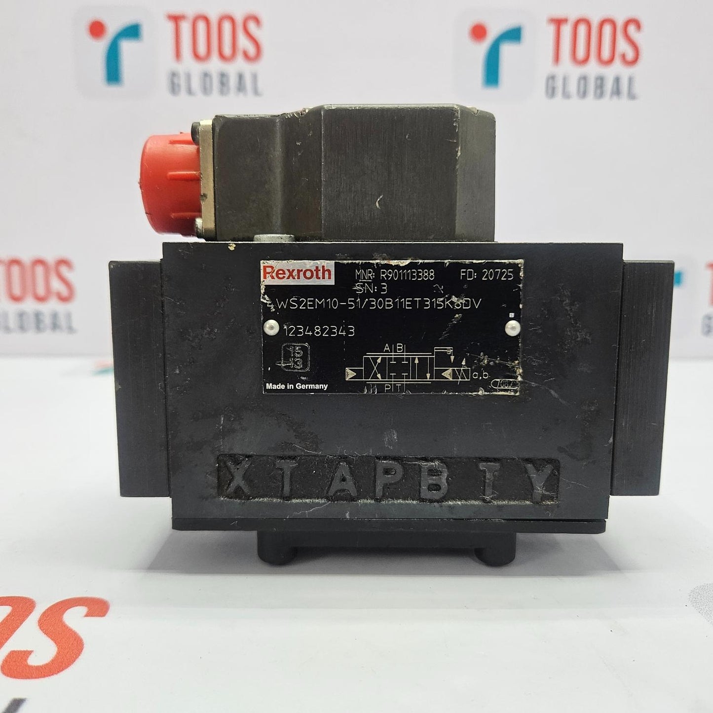 Black REXROTH SERVO VALVE 4WS2EM10-51/30B11ET315K8DV with red and gray accents on a white background with 'TOOS GLOBAL' branding.