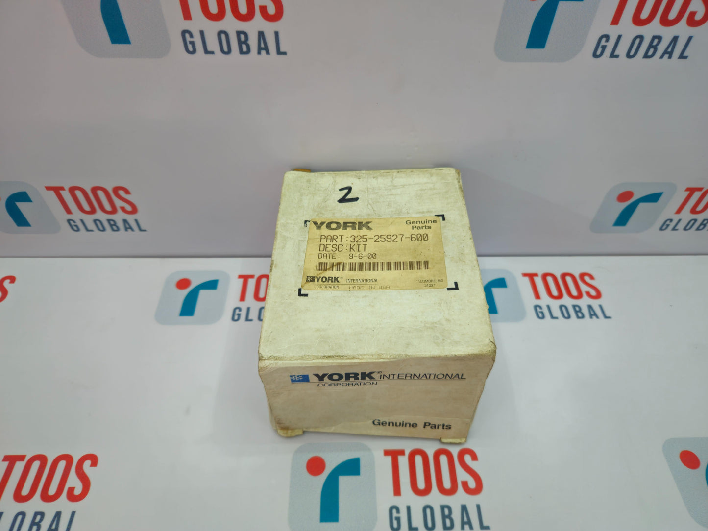 YORK INTERNATIONAL 325-25927-600 OIL PRESSURE TRANSDUCER KIT York International part in a cardboard box on a TOOS Global branded background