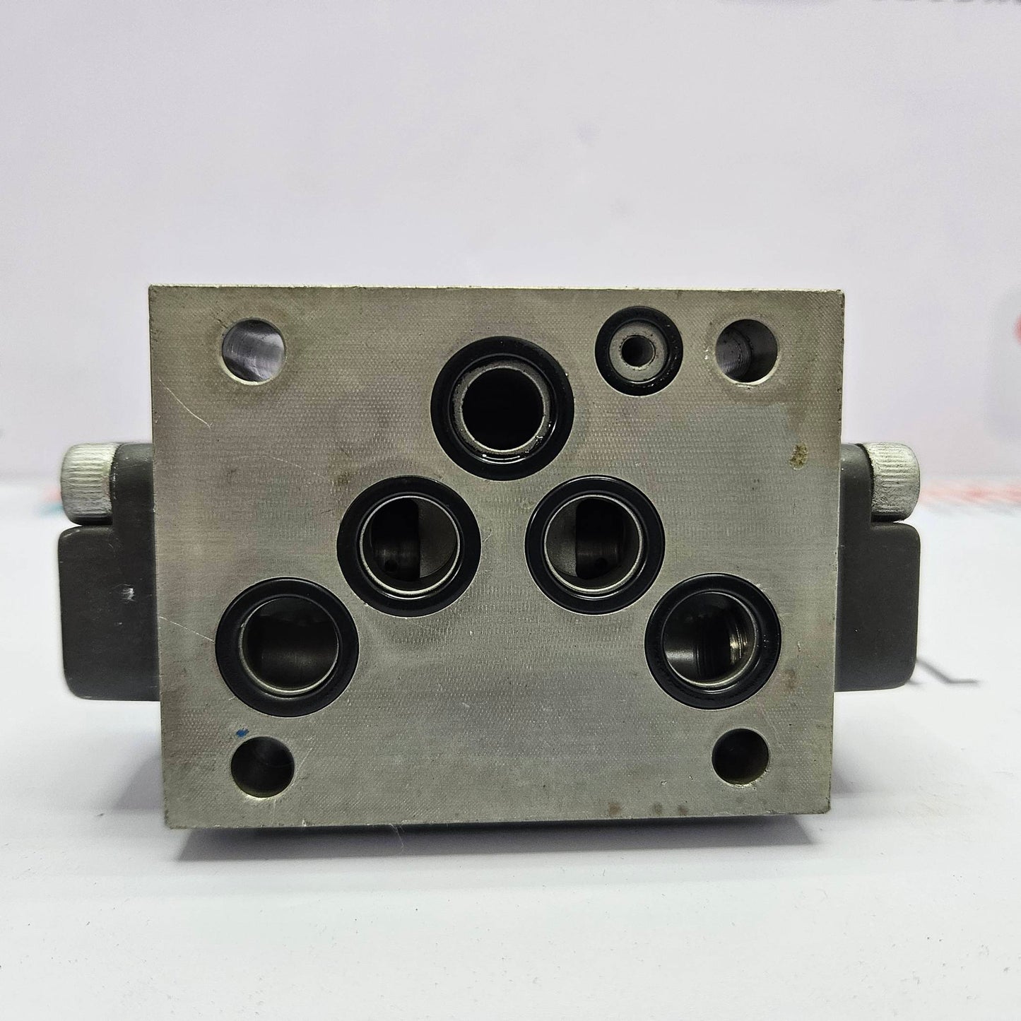 Rexroth R900379192 Servo Valve 4WS2EM10-45/30B2ET315Z8DM NEW