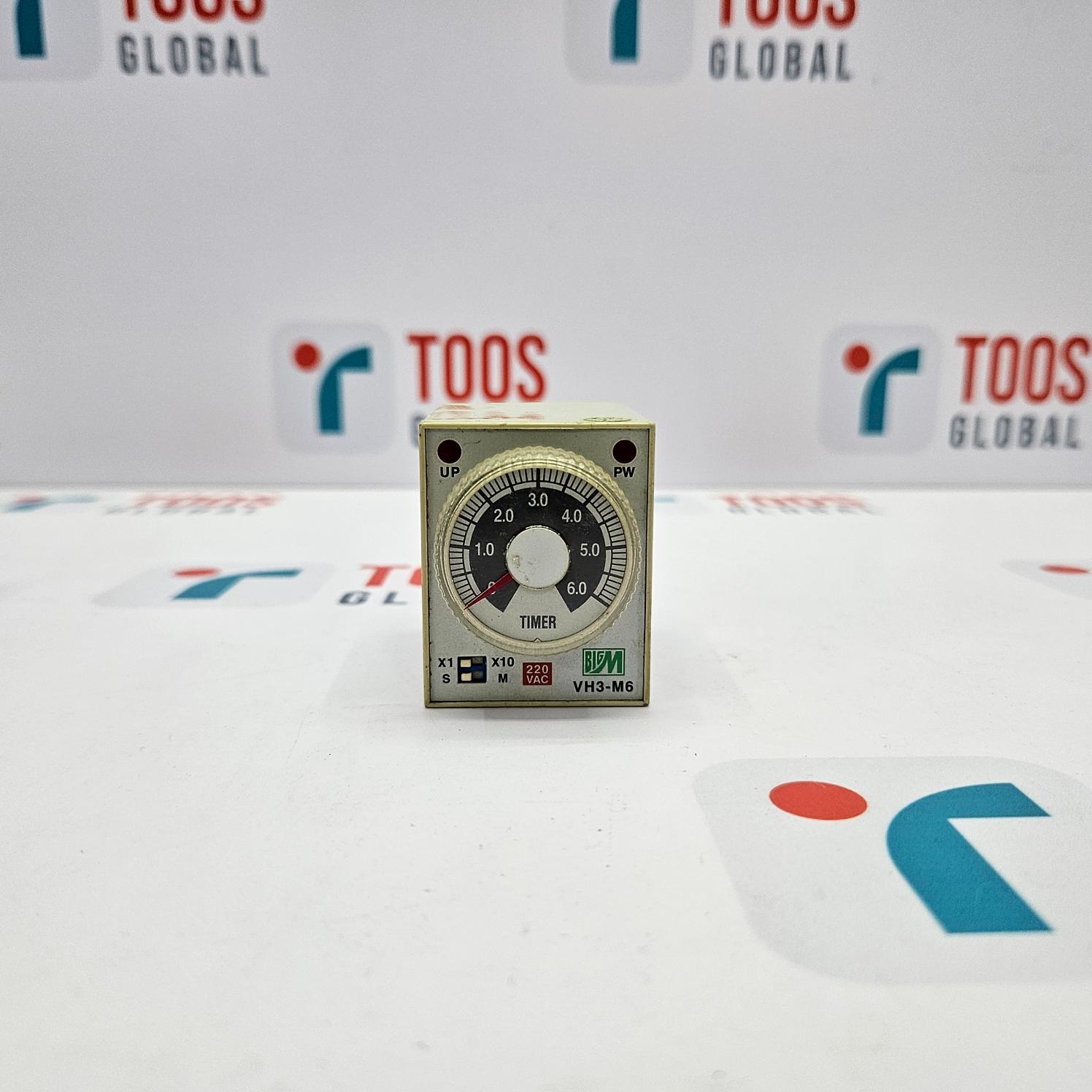 BIG M VH3-M6 TIMER 220VAC A BIG M VH3-M6 timer switch, 220VAC, displayed on a table with TOOS Global branding in the background.