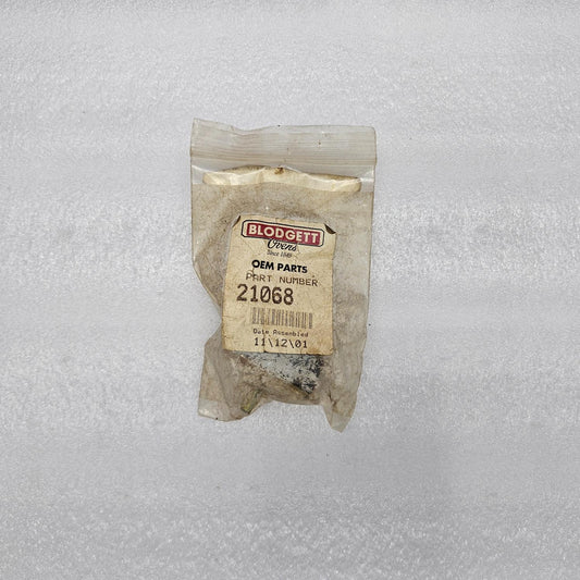 BLODGETT 21068 SWITCH 4 POSITION ASR4167-26 Small plastic bag with Blodgett label on a textured gray background