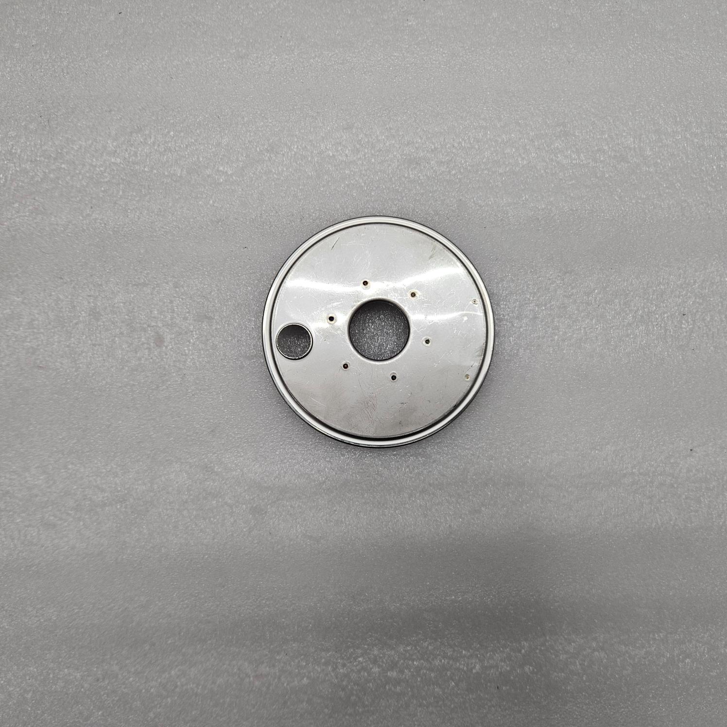 GRUNDFOS 96536234 BULK PACK CHAMBER COUPLING CR2 A24X 00405004 Metallic circular object on a gray background