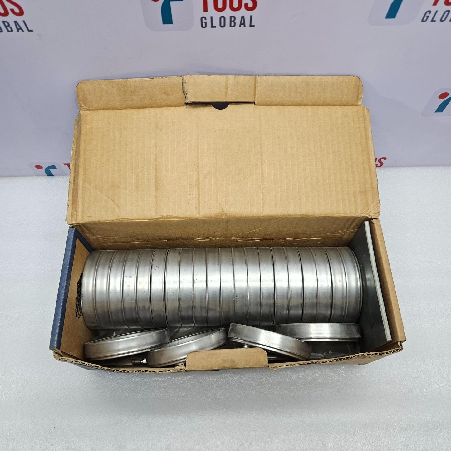 GRUNDFOS 96536234 BULK PACK CHAMBER COUPLING CR2 A24X 00405004 Open cardboard box containing metal rings with a branded background.