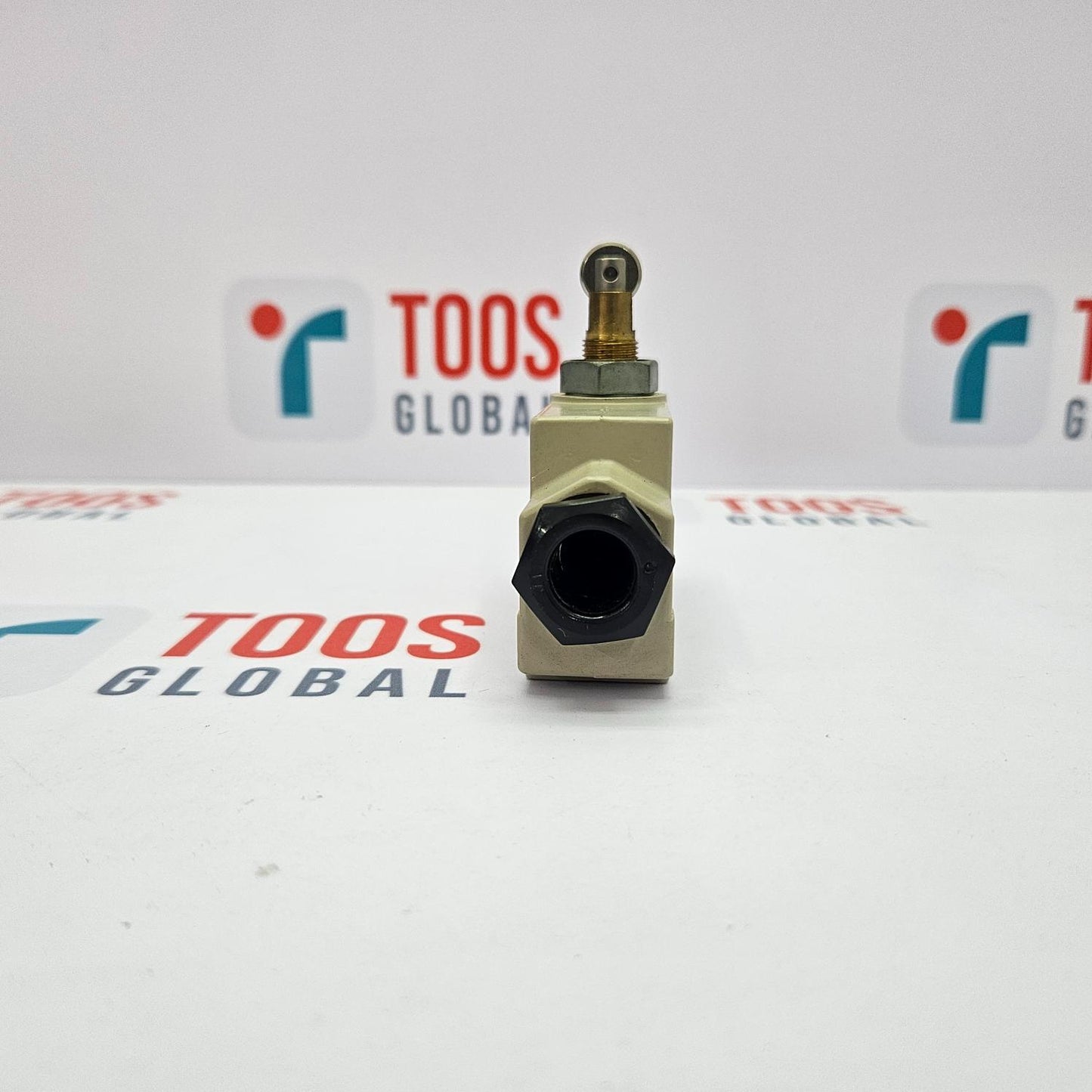 OMRON XE-Q21-2 LIMIT SWITCH 25X6RA