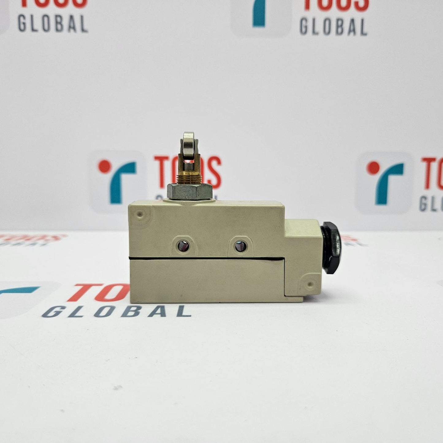 OMRON XE-Q21-2 LIMIT SWITCH 25X6RA