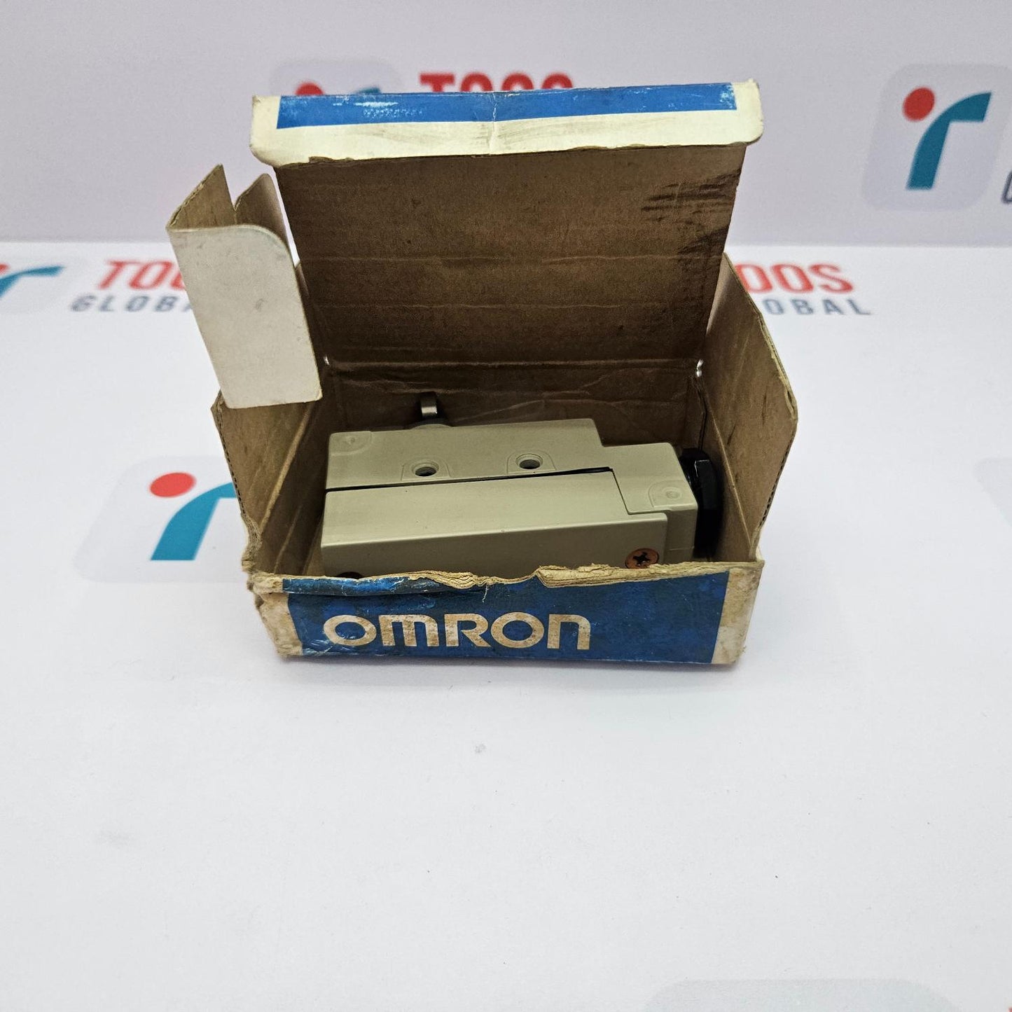 OMRON XE-Q21-2 LIMIT SWITCH 25X6RA