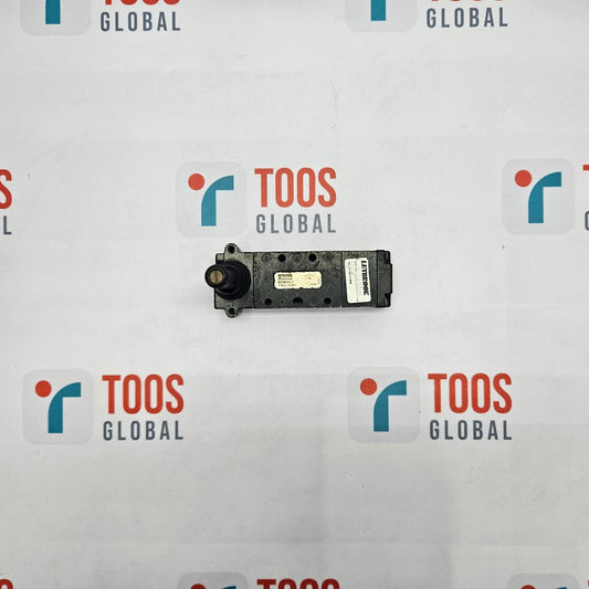 PARKER B53004LY DIRECTIONAL CONTROL VALVE, displayed on a background with the TOOS GLOBAL logo.