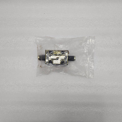 PARKER D1VP1CN9070 PILOT VALVE Electronic component in a clear plastic bag on a gray background