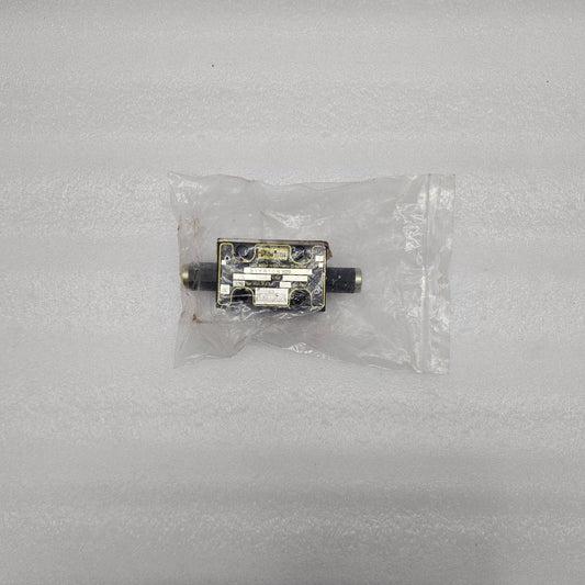 PARKER D1VP1CN9070 PILOT VALVE Electronic component in a clear plastic bag on a gray background