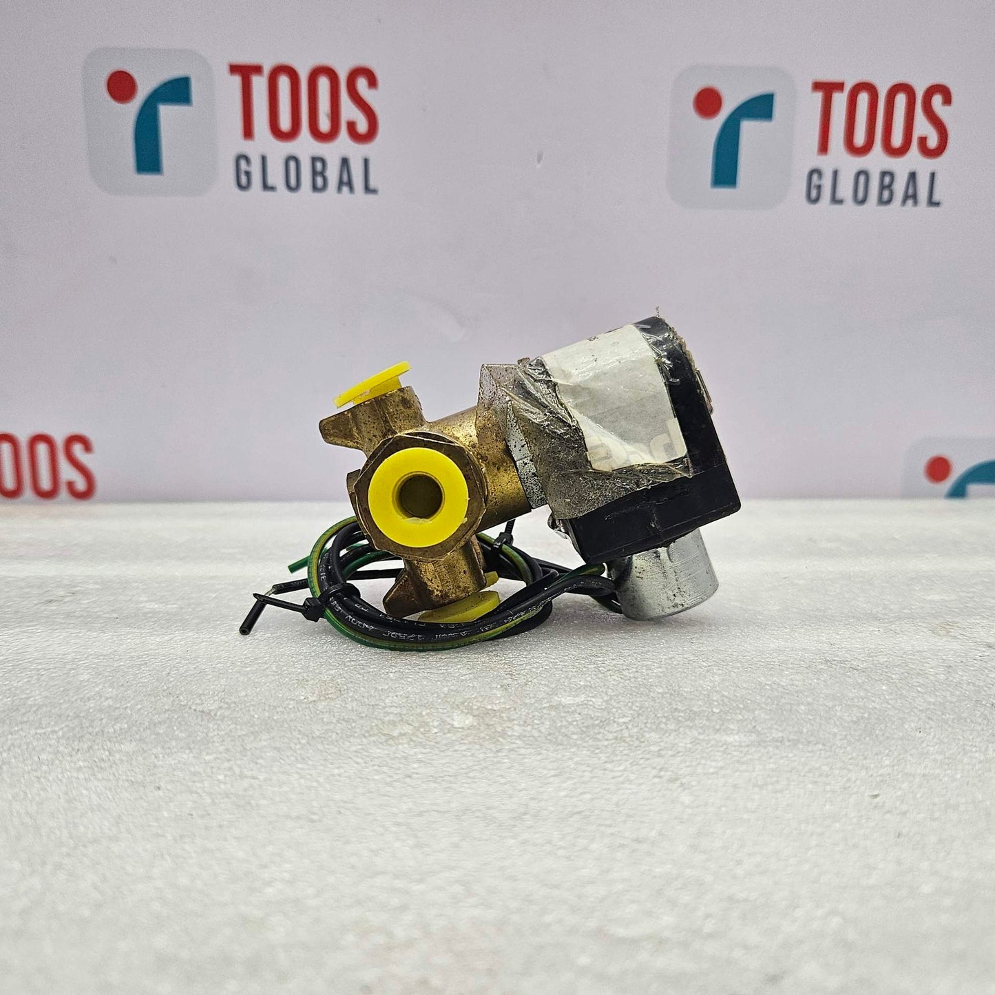 Parker 04F48S2106ACF4C01, 4-Way Solenoid Valve 24 V, 1/4 NPT, 10-150 Psi with wiring on a white background featuring 'TOOS Global' branding.