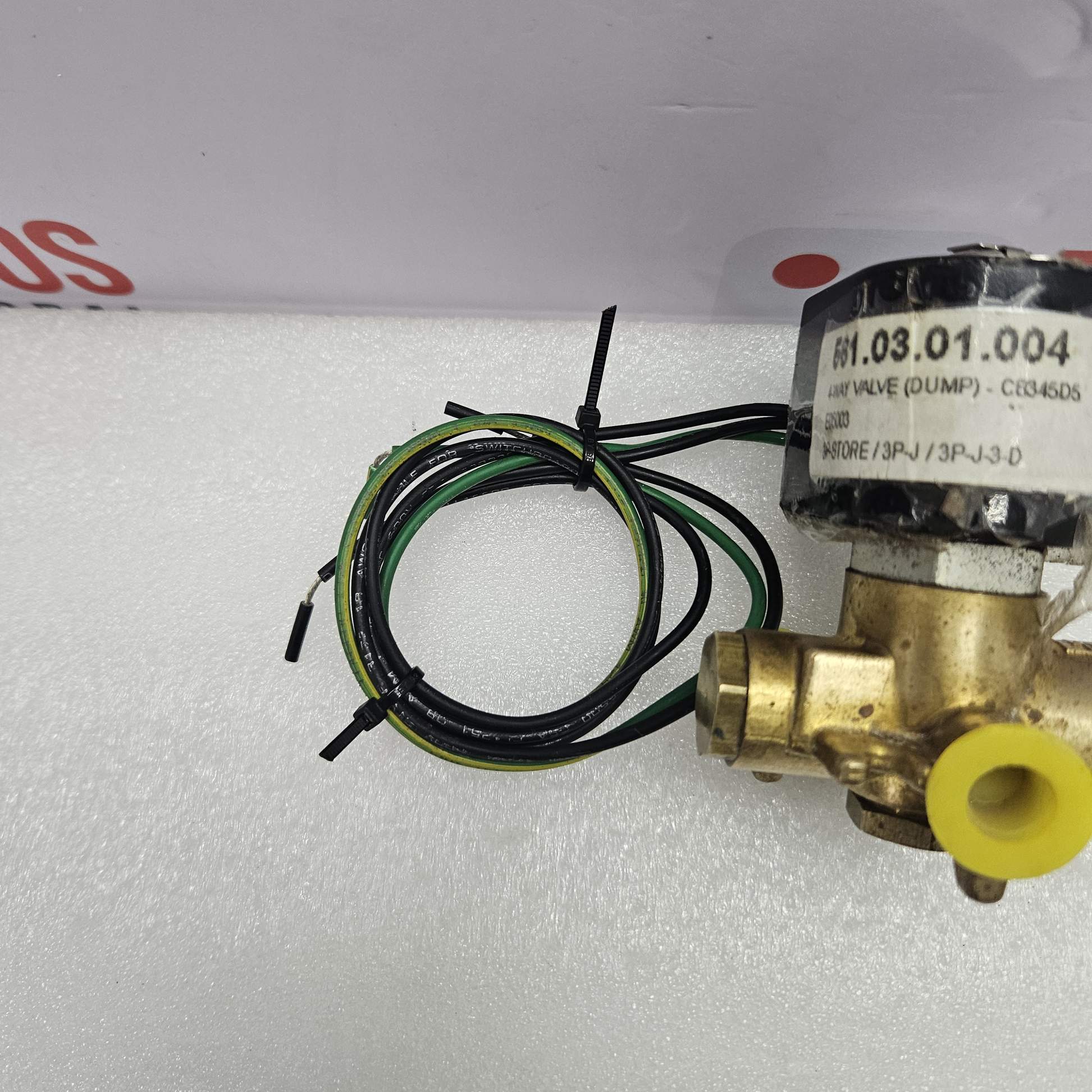 Parker 04F48S2106ACF4C01, 4-Way Solenoid Valve 24 V, 1/4 NPT, 10-150 Psi with wiring on a white background featuring 'TOOS Global' branding.