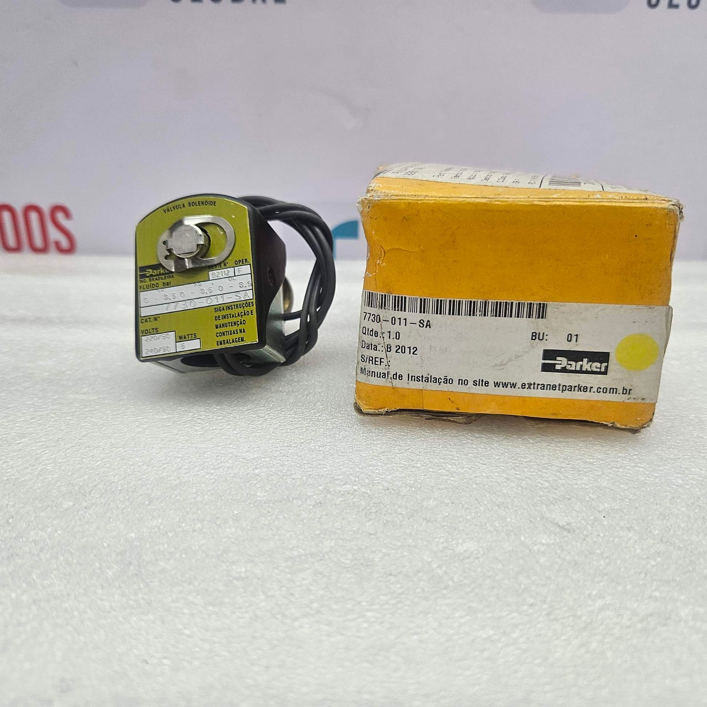 Parker 7730-011-SA Solenoid Valve New and its packaging on a white background