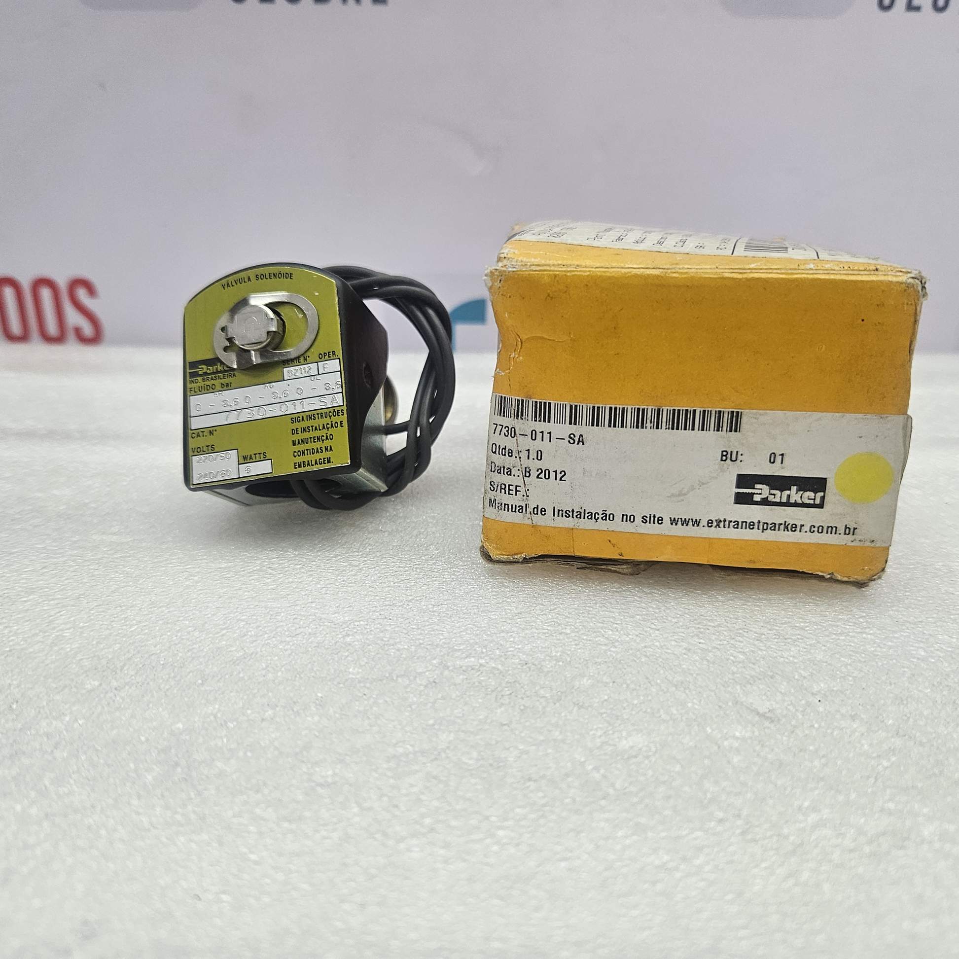 Parker 7730-011-SA Solenoid Valve New and its packaging on a white background