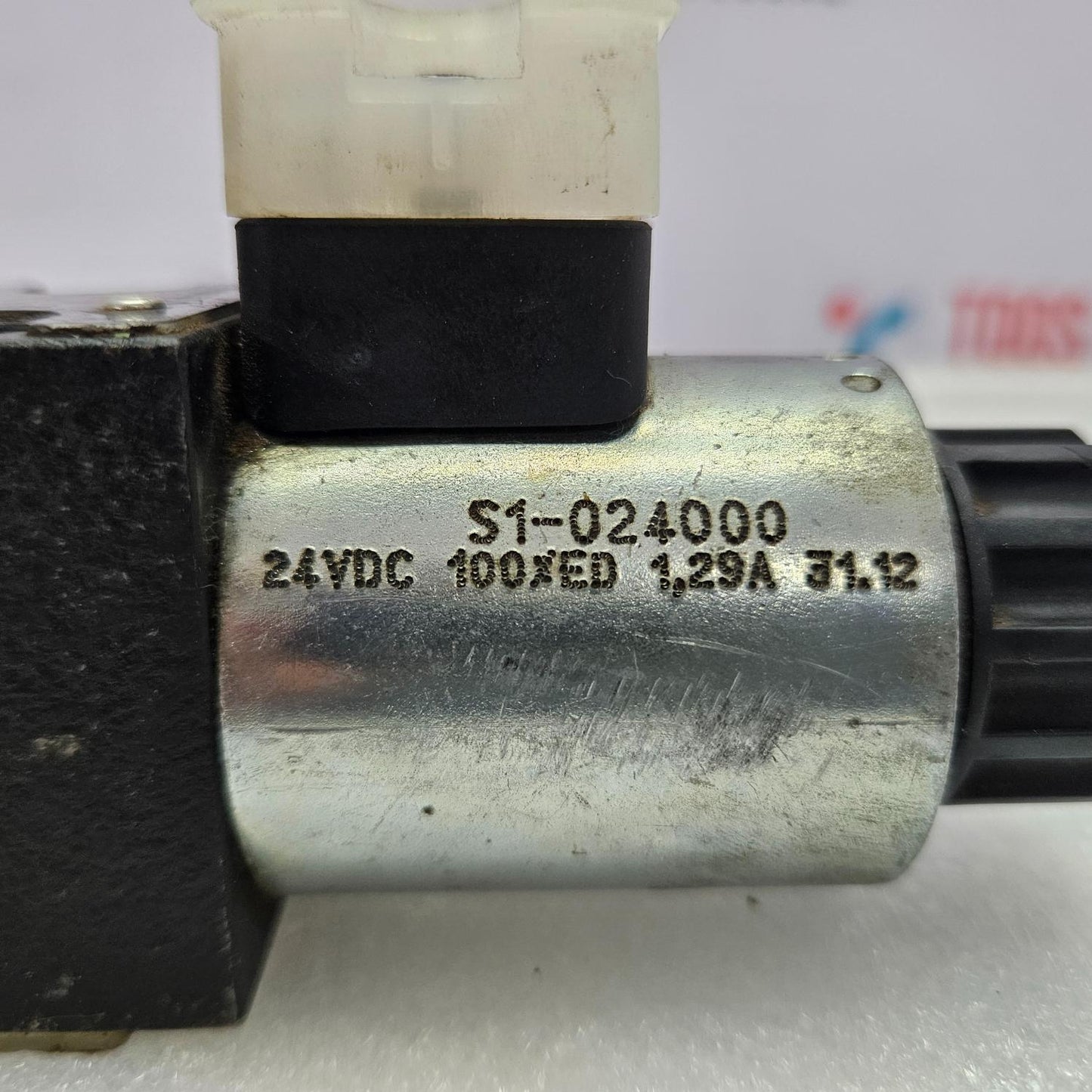 Parker D1FVE02CC0NJW310 Pilot Proportional Directional Control Valve