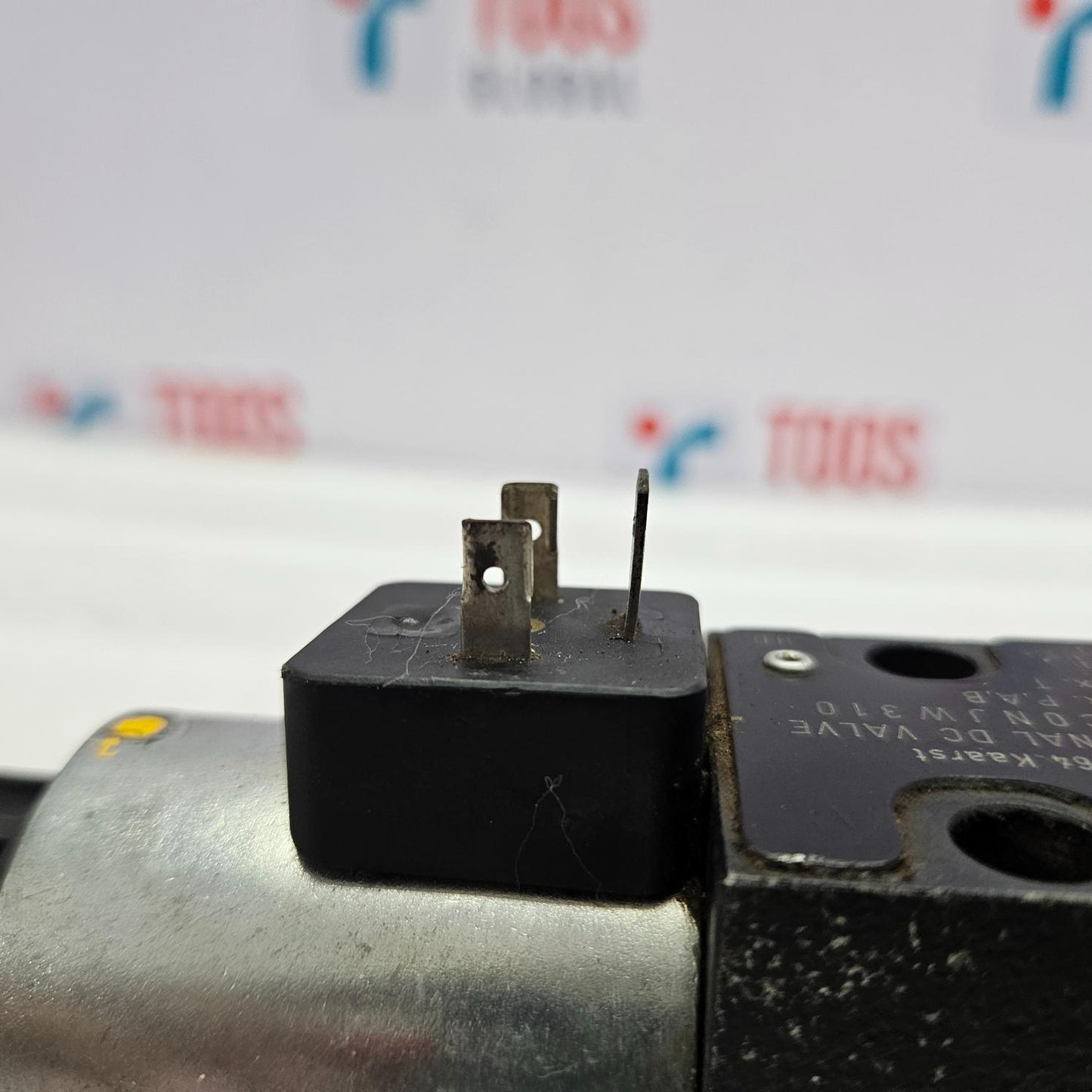 Parker D1FVE02CC0NJW310 Pilot Proportional Directional Control Valve