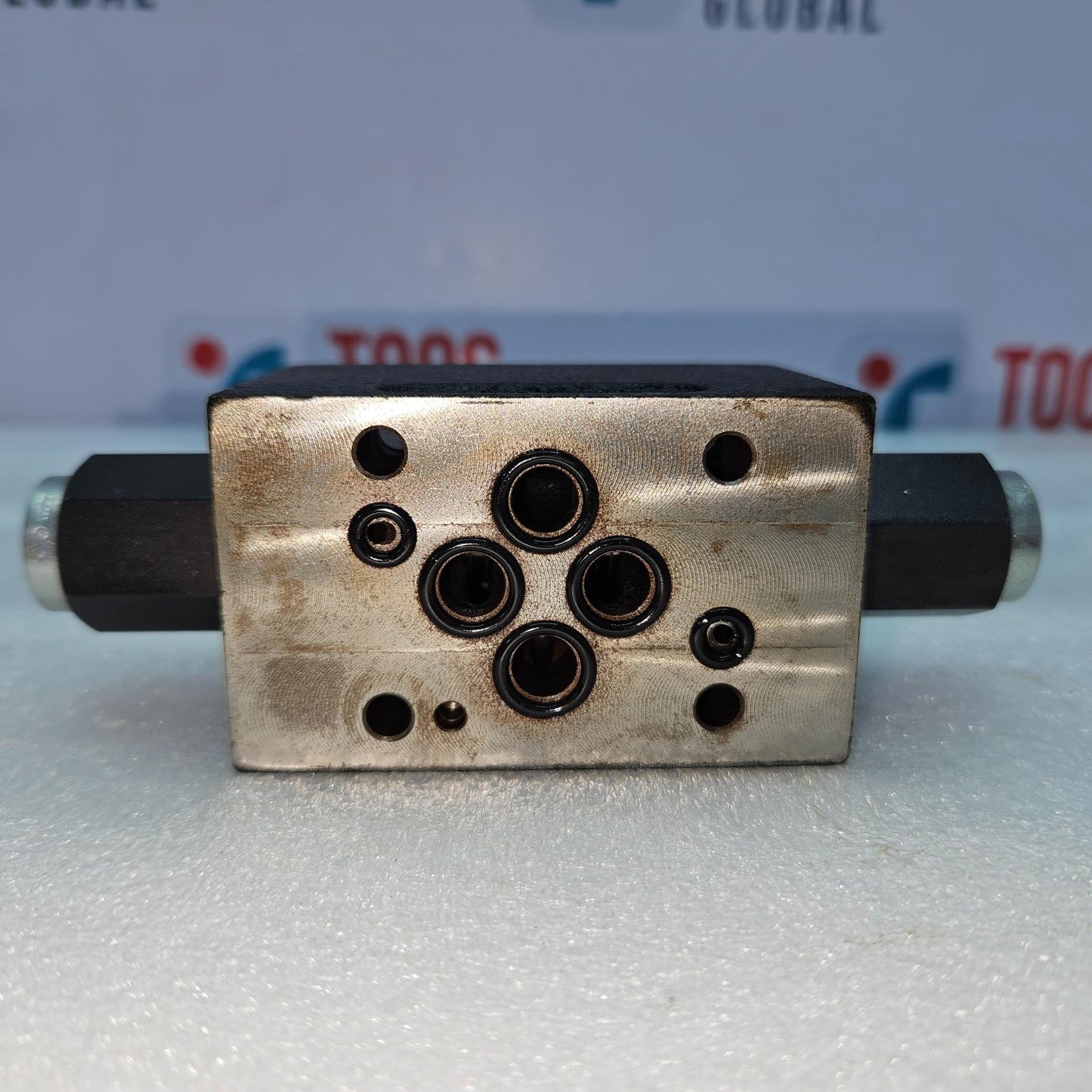 Parker D1VP001CN9091 Directional Control Valve New