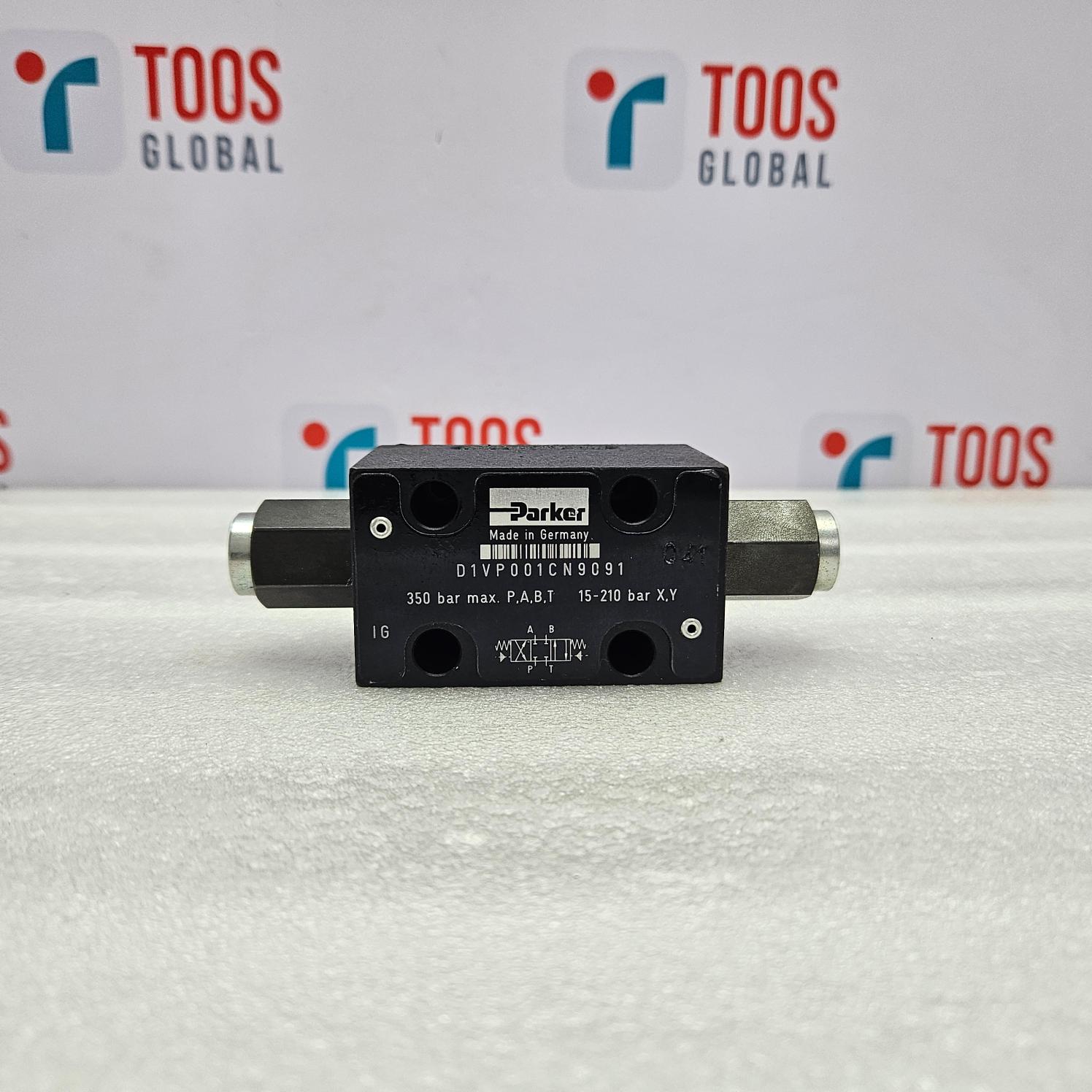 Parker D1VP001CN9091 Directional Control Valve New  Parker hydraulic valve on a white background with 'TOOS Global' branding.