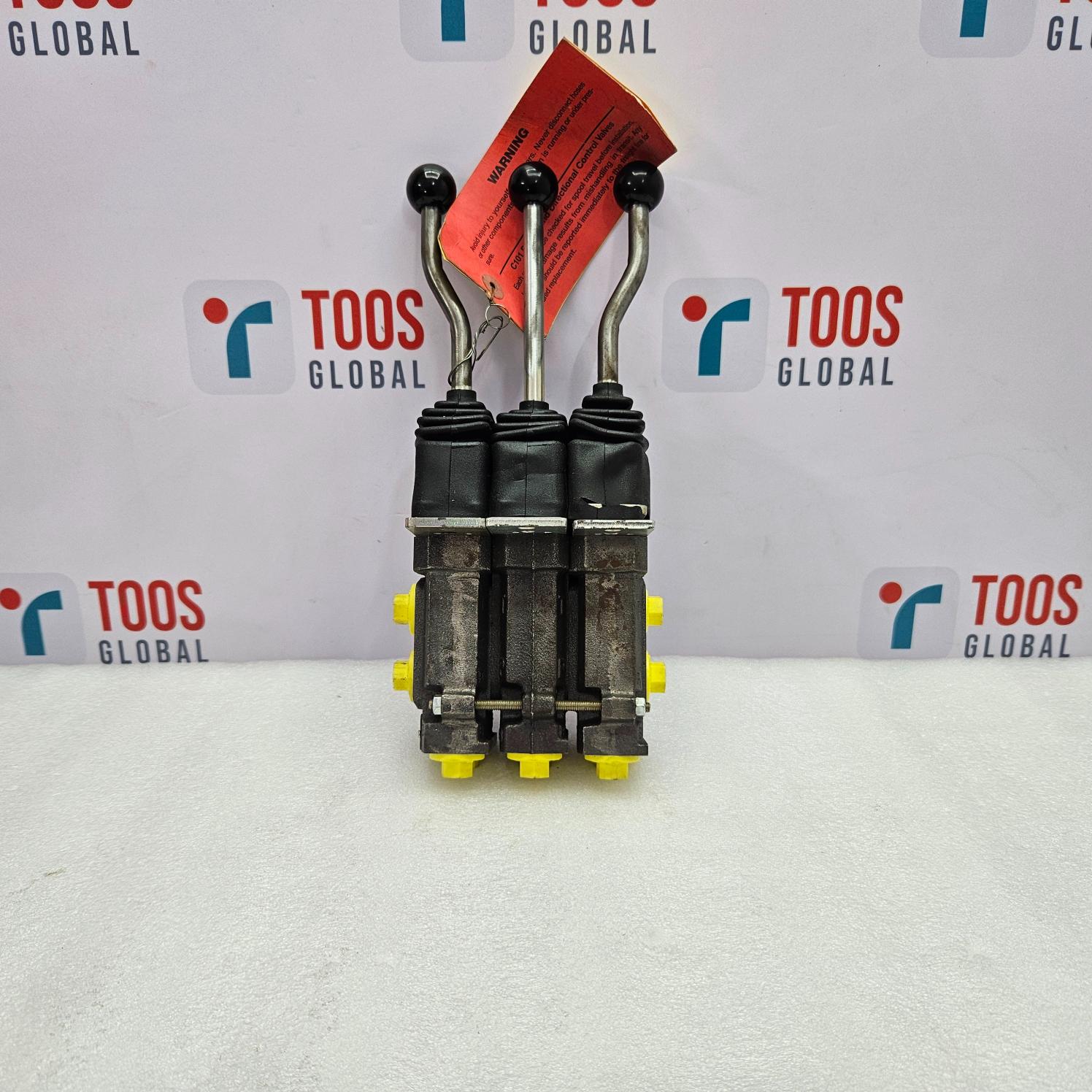 Parker PCL402-06-UT55112 Hydraulic Joystick with yellow feet on a white background with 'TOOS GLOBAL' branding.