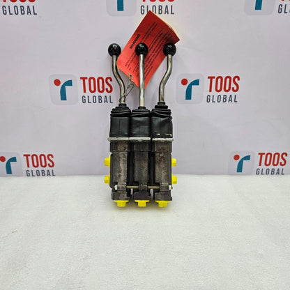 Parker PCL402-06-UT55112 Hydraulic Joystick with yellow feet on a white background with 'TOOS GLOBAL' branding.