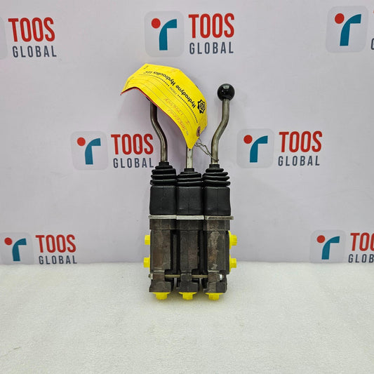 Parker PCL402-06-UT55112 Hydraulic Joystick with yellow cap on a white background with 'TOOS GLOBAL' branding.