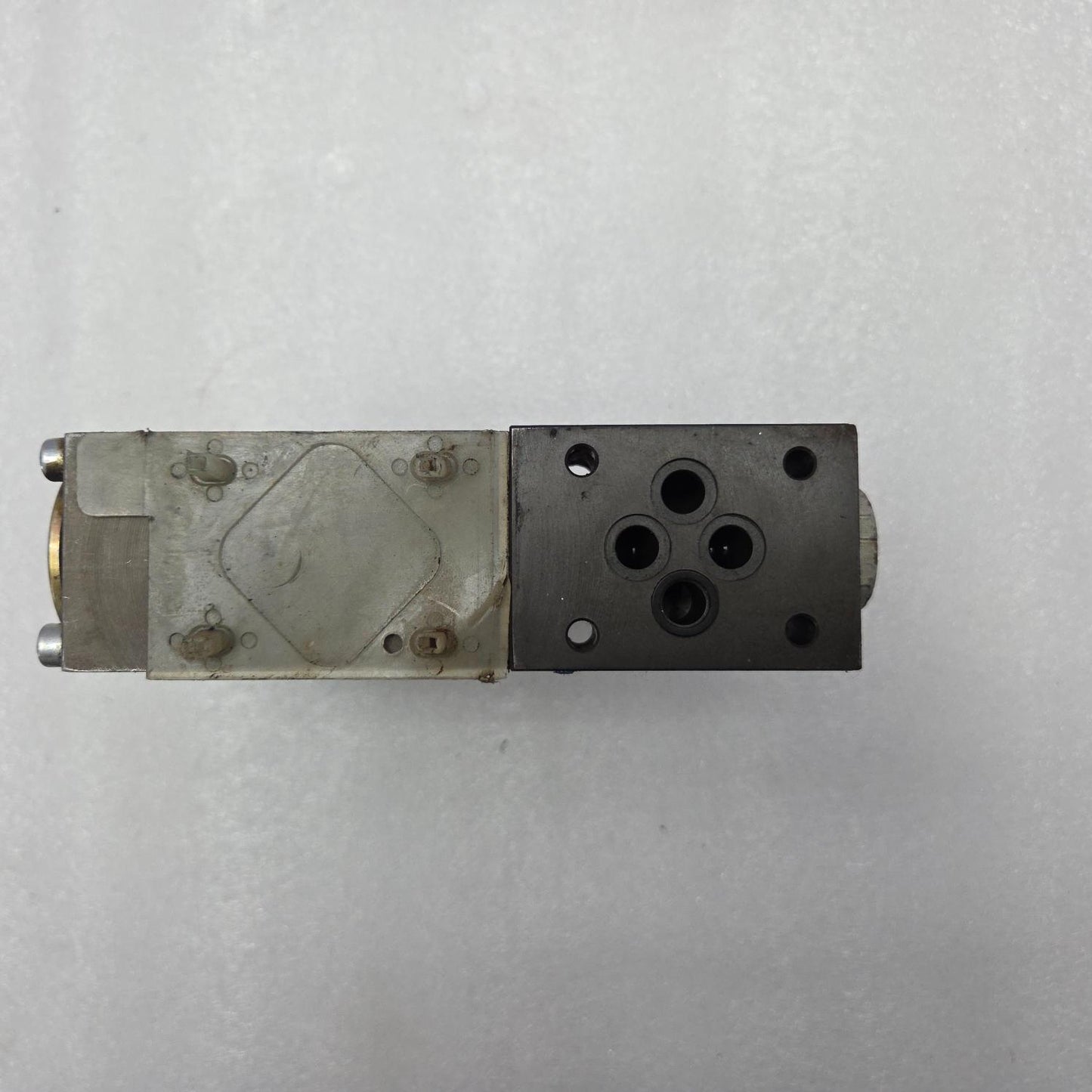 Rexroth 0811404720 Proportional Directional Valve 4WRREH6VB40L-1X/G24K0/B5M New