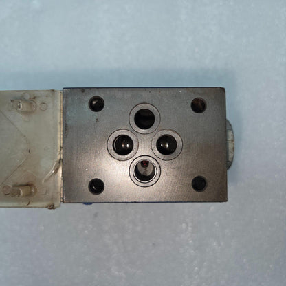 Rexroth 0811404720 Proportional Directional Valve 4WRREH6VB40L-1X/G24K0/B5M New