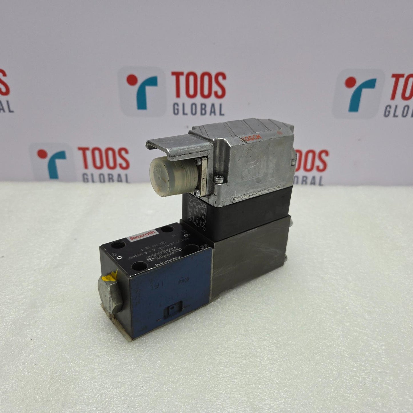 Rexroth 0811404720 on a white surface with 'TOOS GLOBAL' branding in the background.