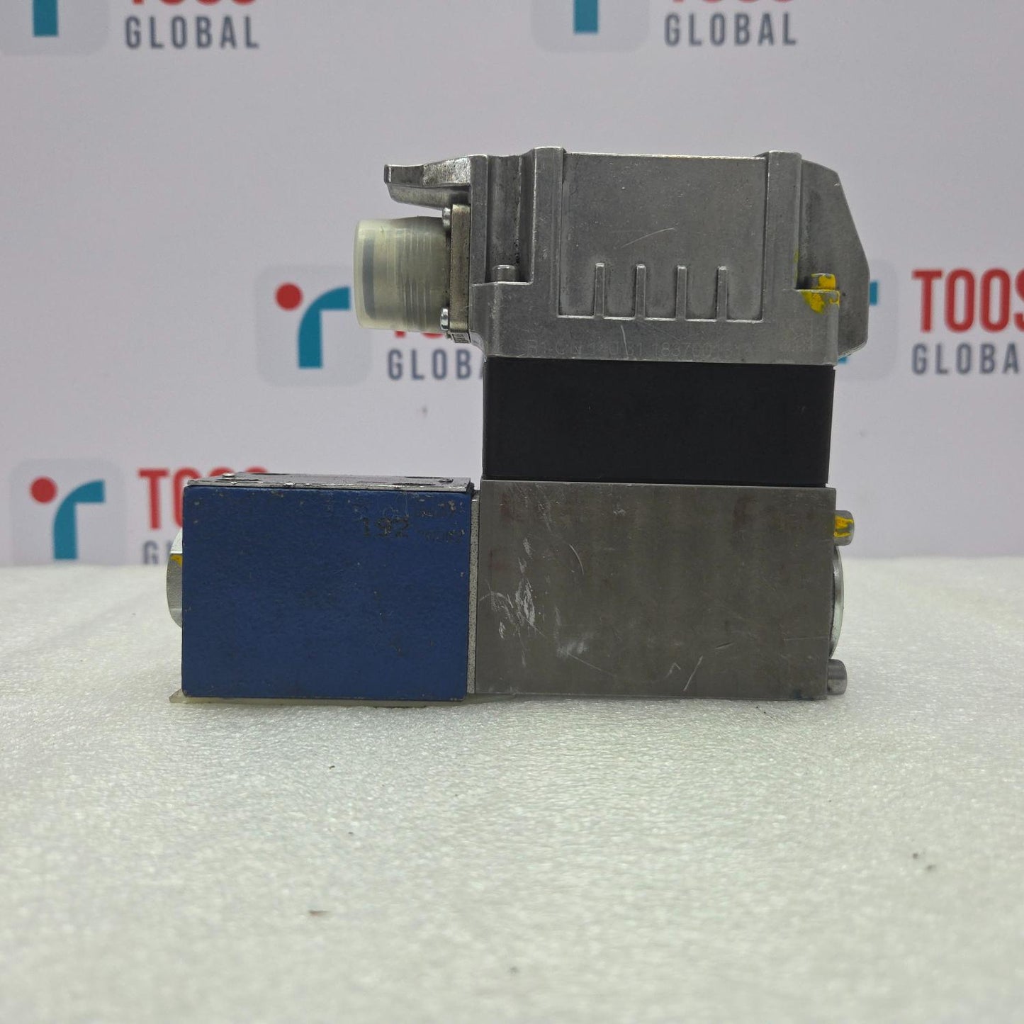 Rexroth 0811404721 Proportional Directional Valve 4WRREH6VB24L-11/G24K0/B5M New