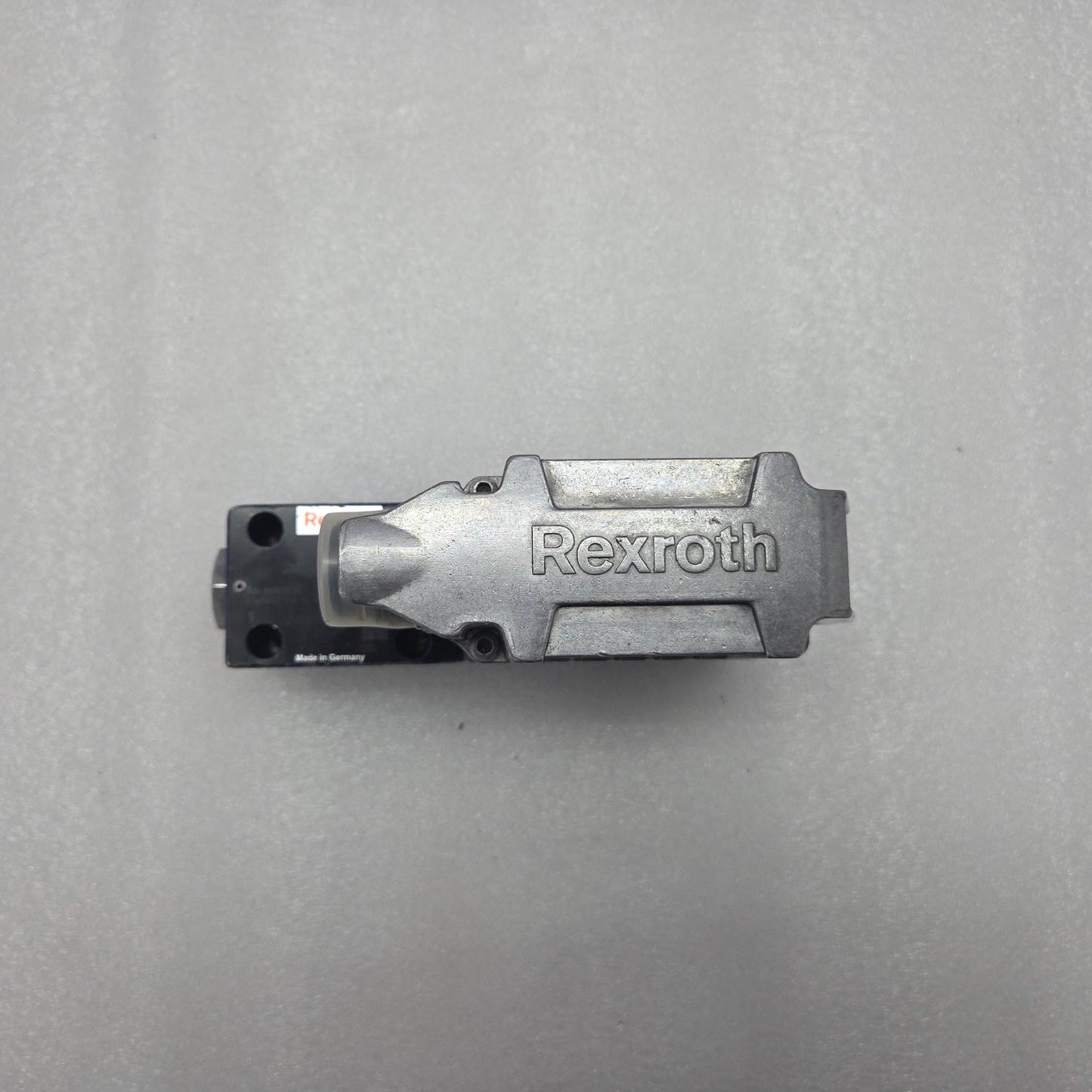 Rexroth 0811404721 Proportional Directional Valve 4WRREH6VB24L-11/G24K0/B5M New