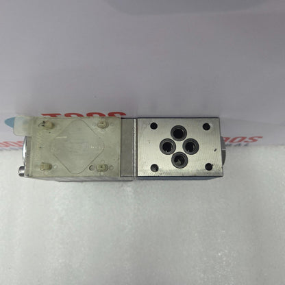 Rexroth 0811404721 Proportional Directional Valve 4WRREH6VB24L-11/G24K0/B5M New