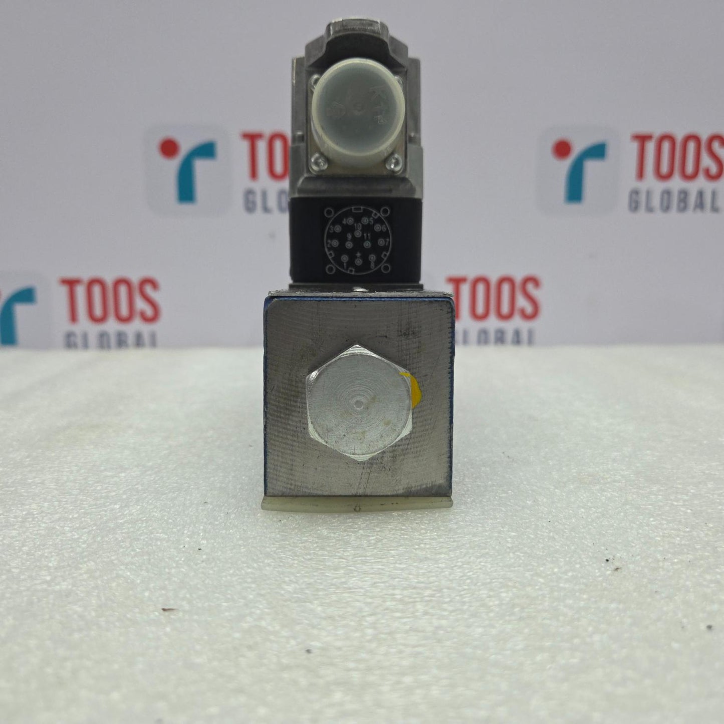 Rexroth 0811404721 Proportional Directional Valve 4WRREH6VB24L-11/G24K0/B5M New