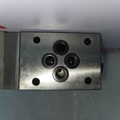 Rexroth 0811404721 Proportional Directional Valve 4WRREH6VB24L-11/G24K0/B5M New