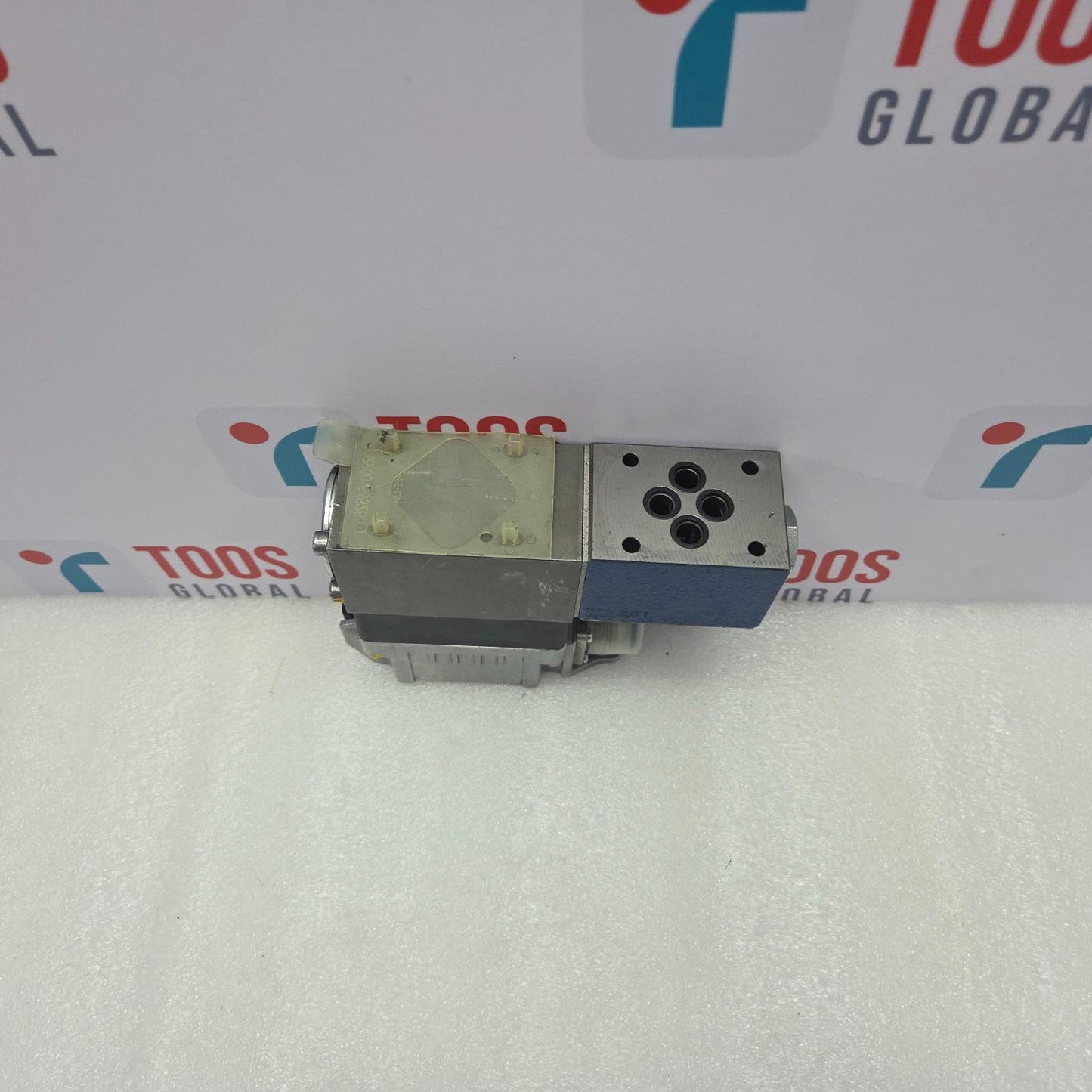 Rexroth 0811404721 Proportional Directional Valve 4WRREH6VB24L-11/G24K0/B5M New