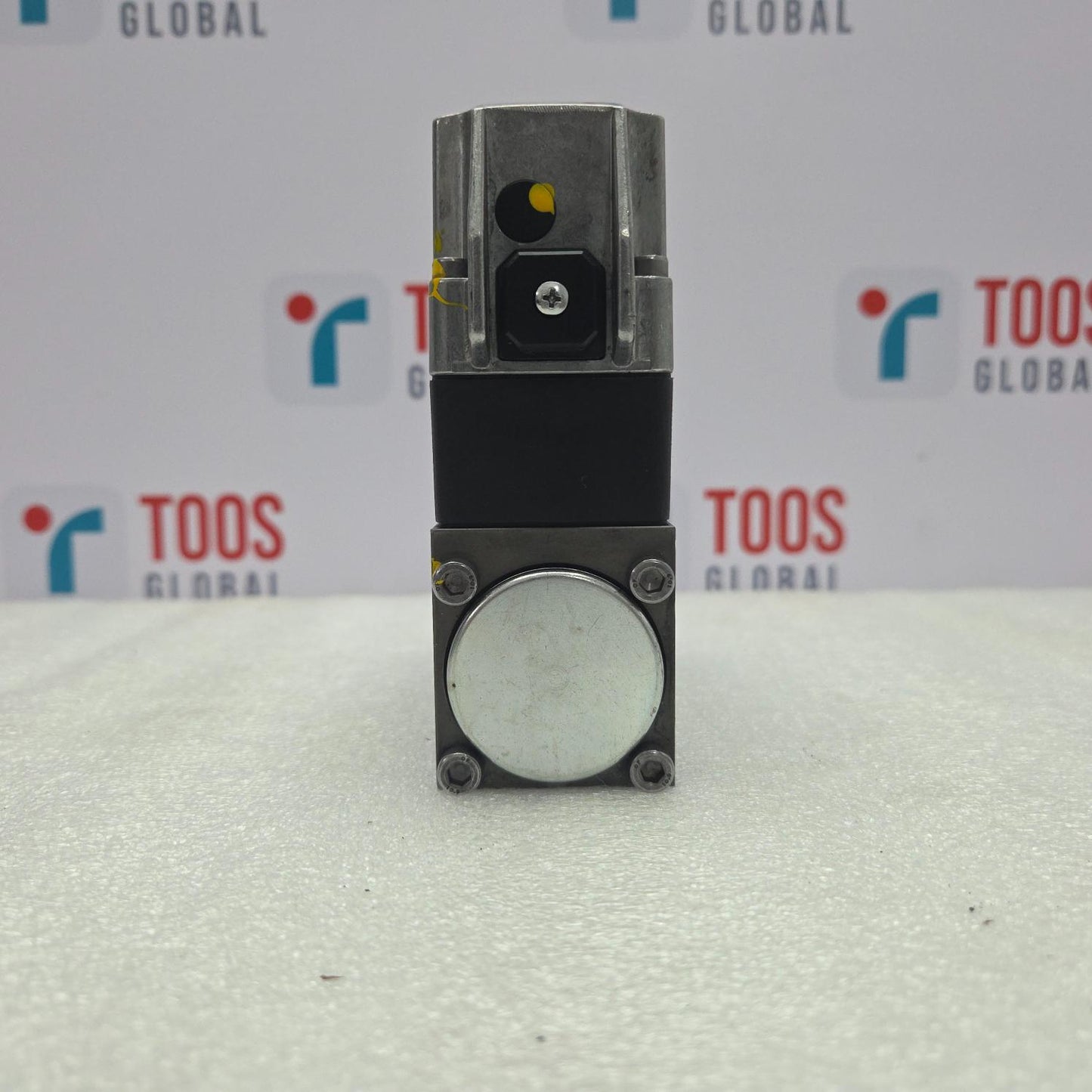 Rexroth 0811404721 Proportional Directional Valve 4WRREH6VB24L-11/G24K0/B5M New