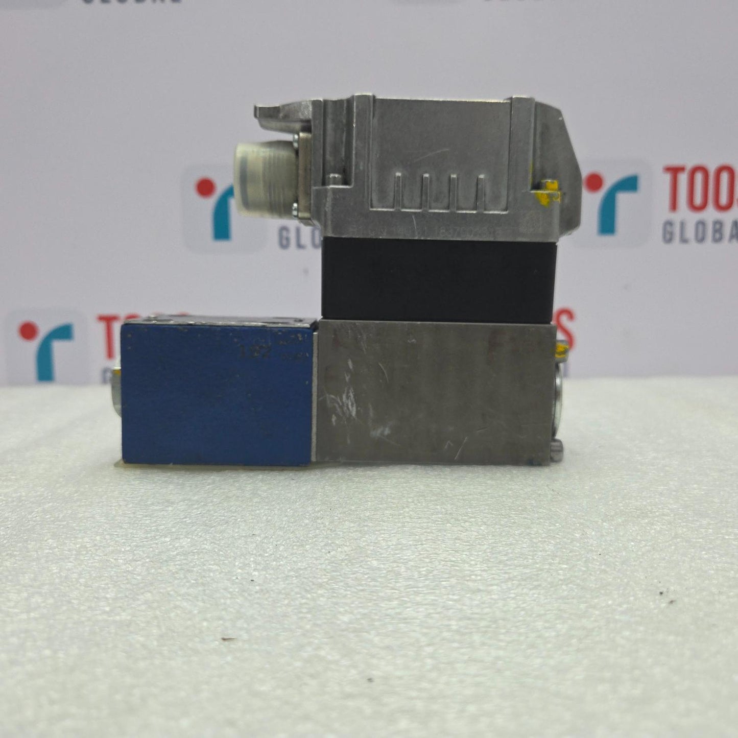 Rexroth 0811404721 Proportional Directional Valve 4WRREH6VB24L-11/G24K0/B5M New