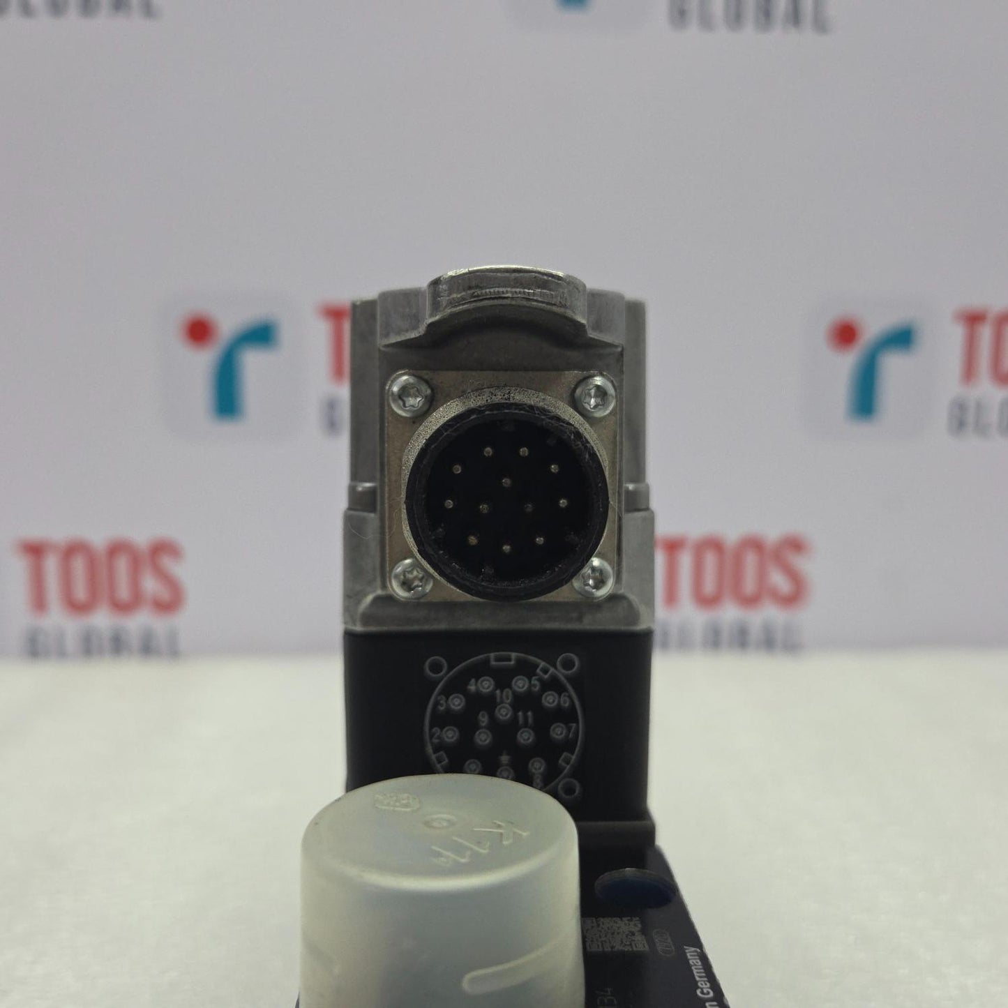 Rexroth 0811404721 Proportional Directional Valve 4WRREH6VB24L-11/G24K0/B5M New