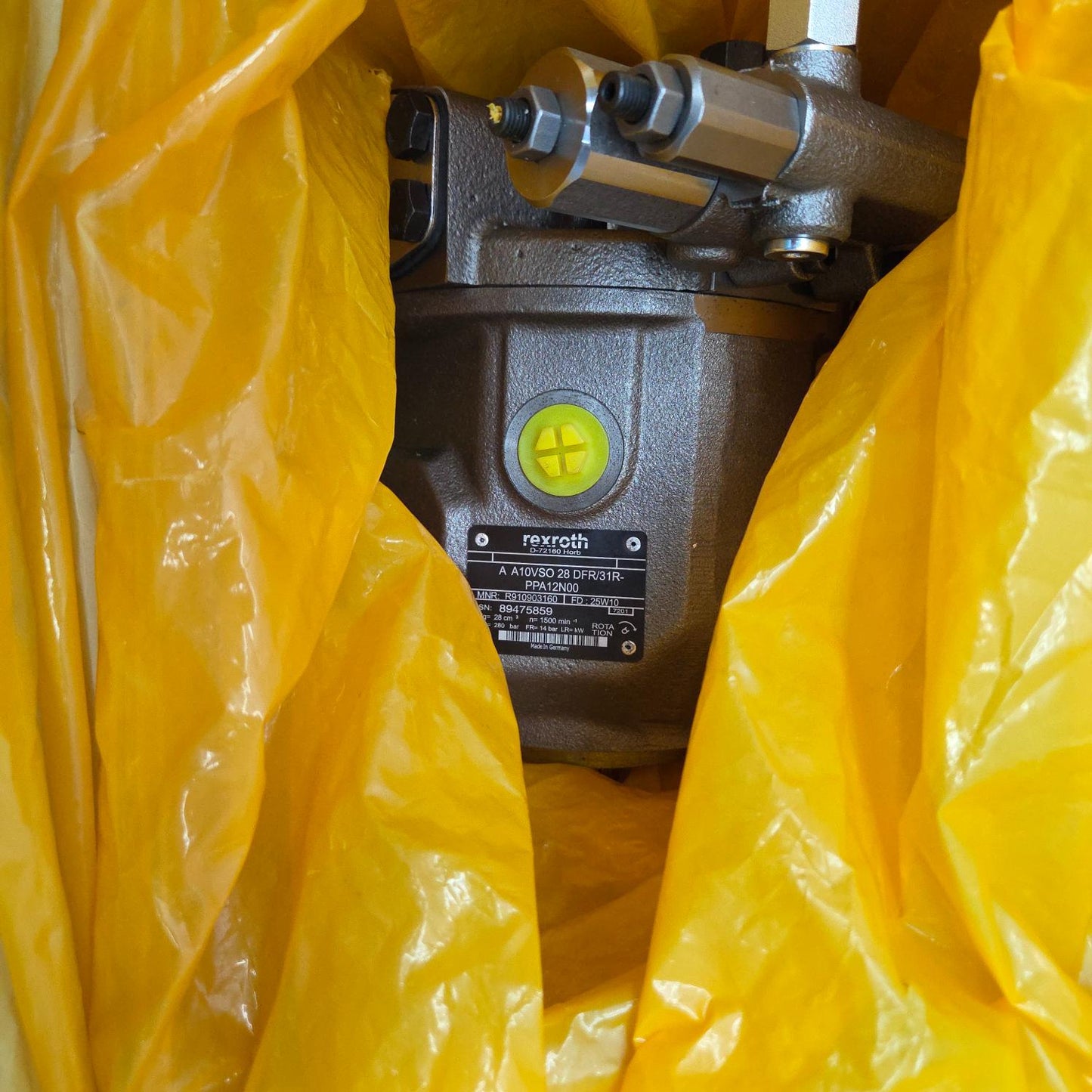 Rexroth A A10VSO 28 DFR/31R-PPA12N00 Hydraulic Piston Pump R910903160