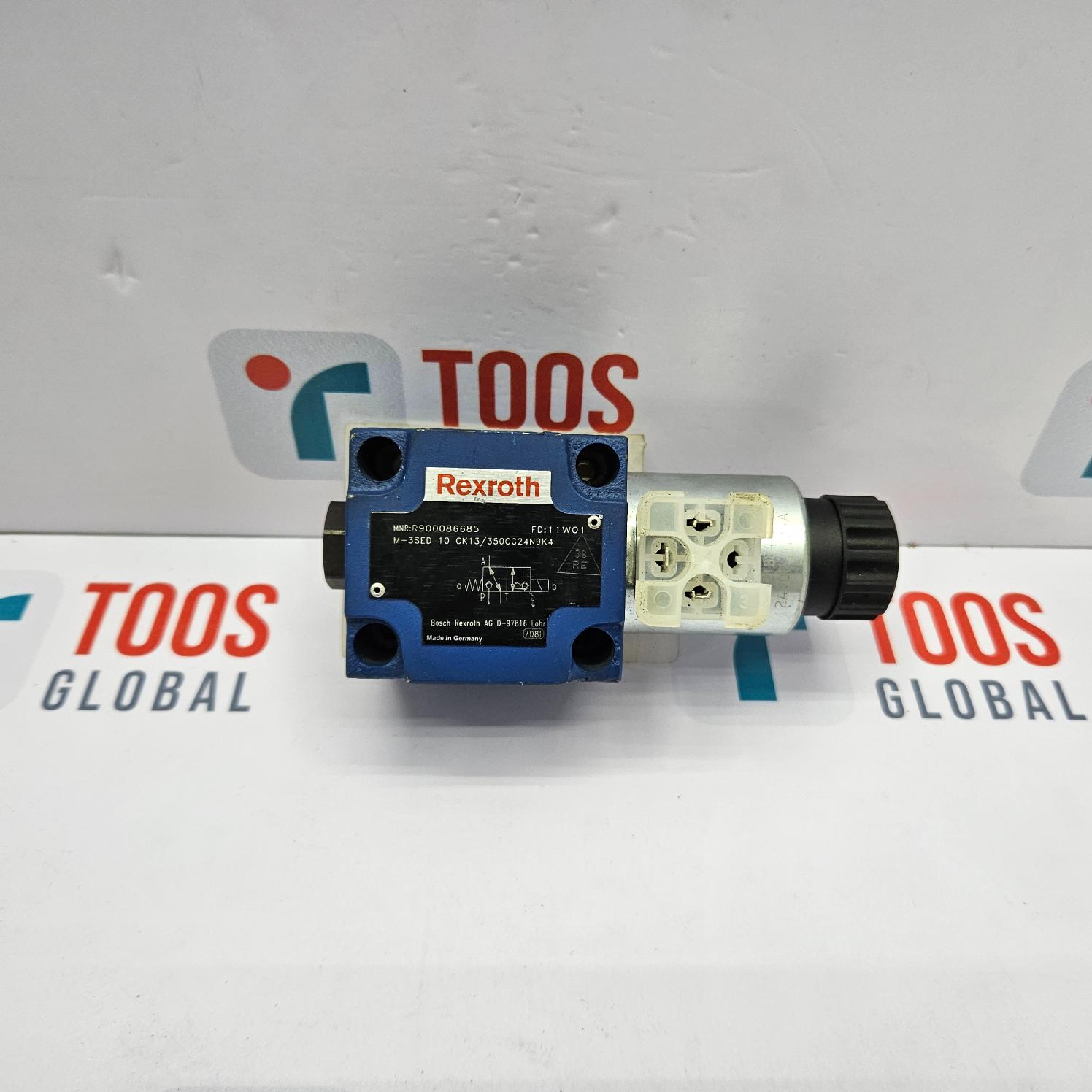 Rexroth hydraulic valve on a TOOS Global branded background