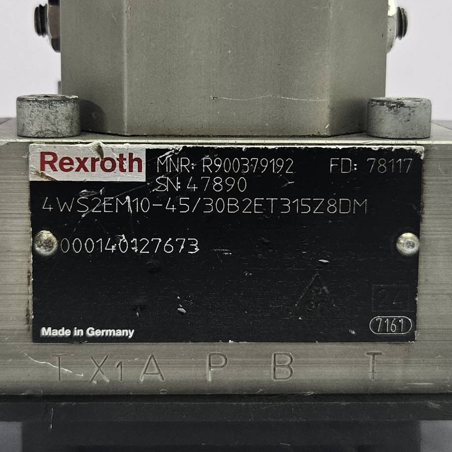 Rexroth R900379192 Servo Valve 4WS2EM10-45/30B2ET315Z8DM NEW