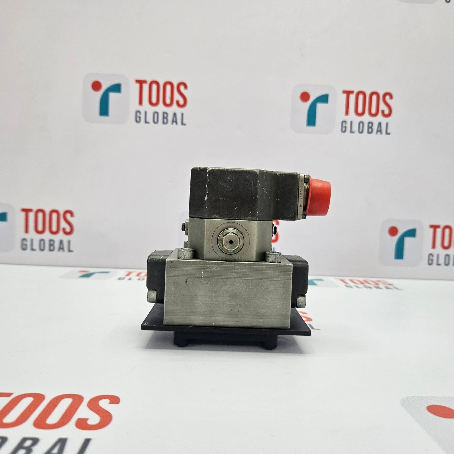 Rexroth R900379192 Servo Valve 4WS2EM10-45/30B2ET315Z8DM NEW