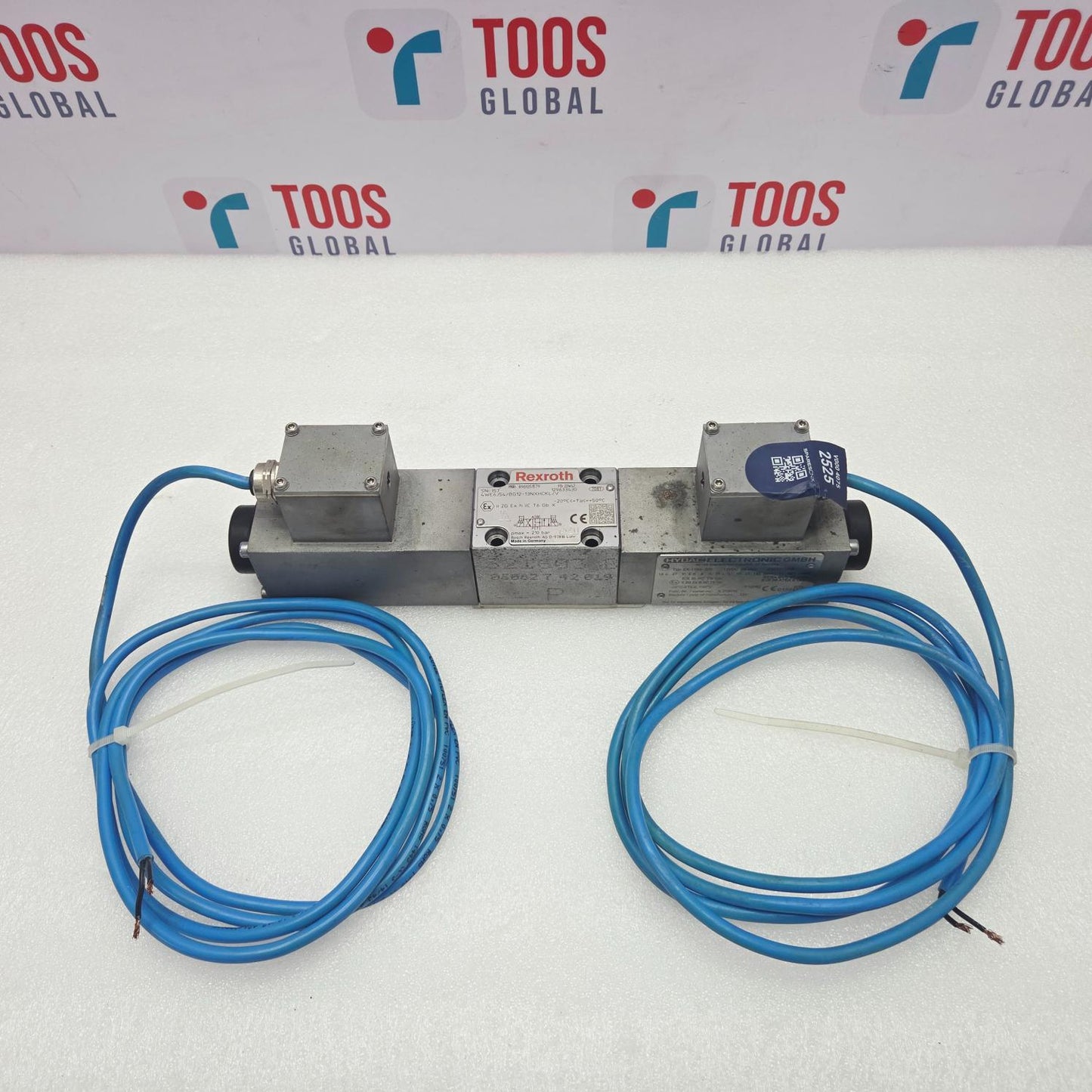 A Rexroth R901351579 4WE6J54/BG12-13NXHCKL/V Valve Hydac EX-1195-200 with two blue cable sensors, displayed on a white surface with a branded background.