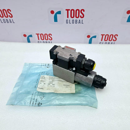 Rexroth R901470674 Directional Spool Valve 4WE6Y62/EG24NJ3DLSO929 ON TOOS BACKGROUND