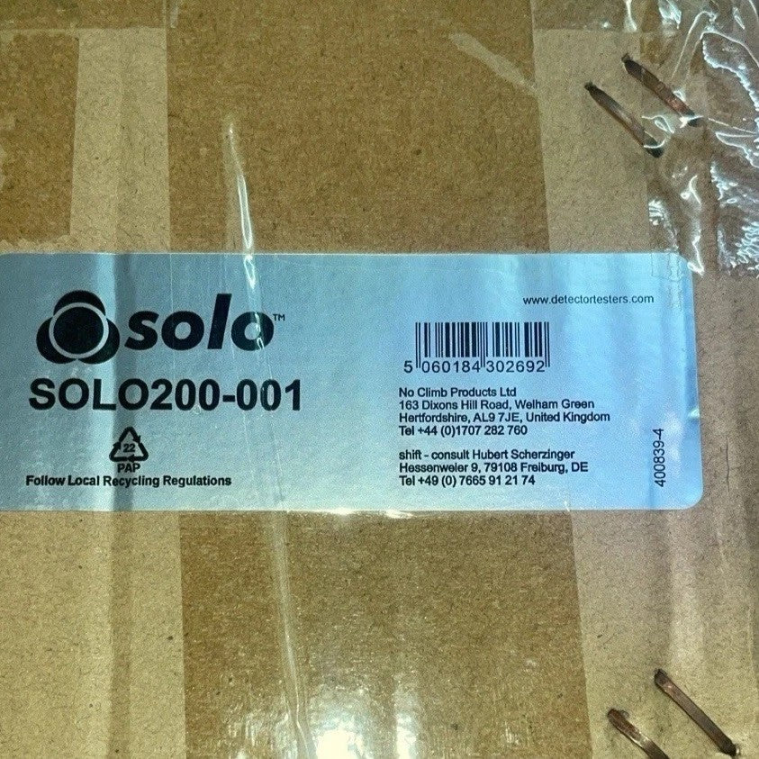 Product packaging with 'solo' label on a cardboard background