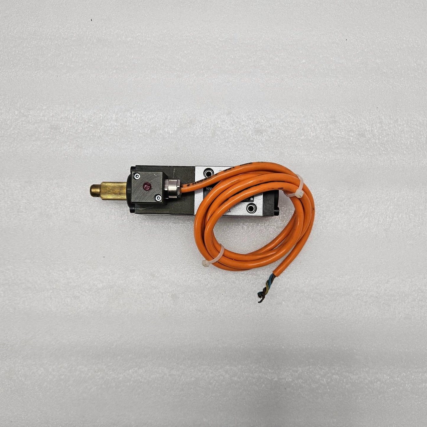 Wandfluh AM4Z60B-M28-H1 Hydraulic Valve SIN45V-G24-M28